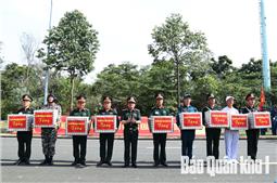 Kiểm tra, động viên các lực lượng luyện tập diễu binh, diễu hành
